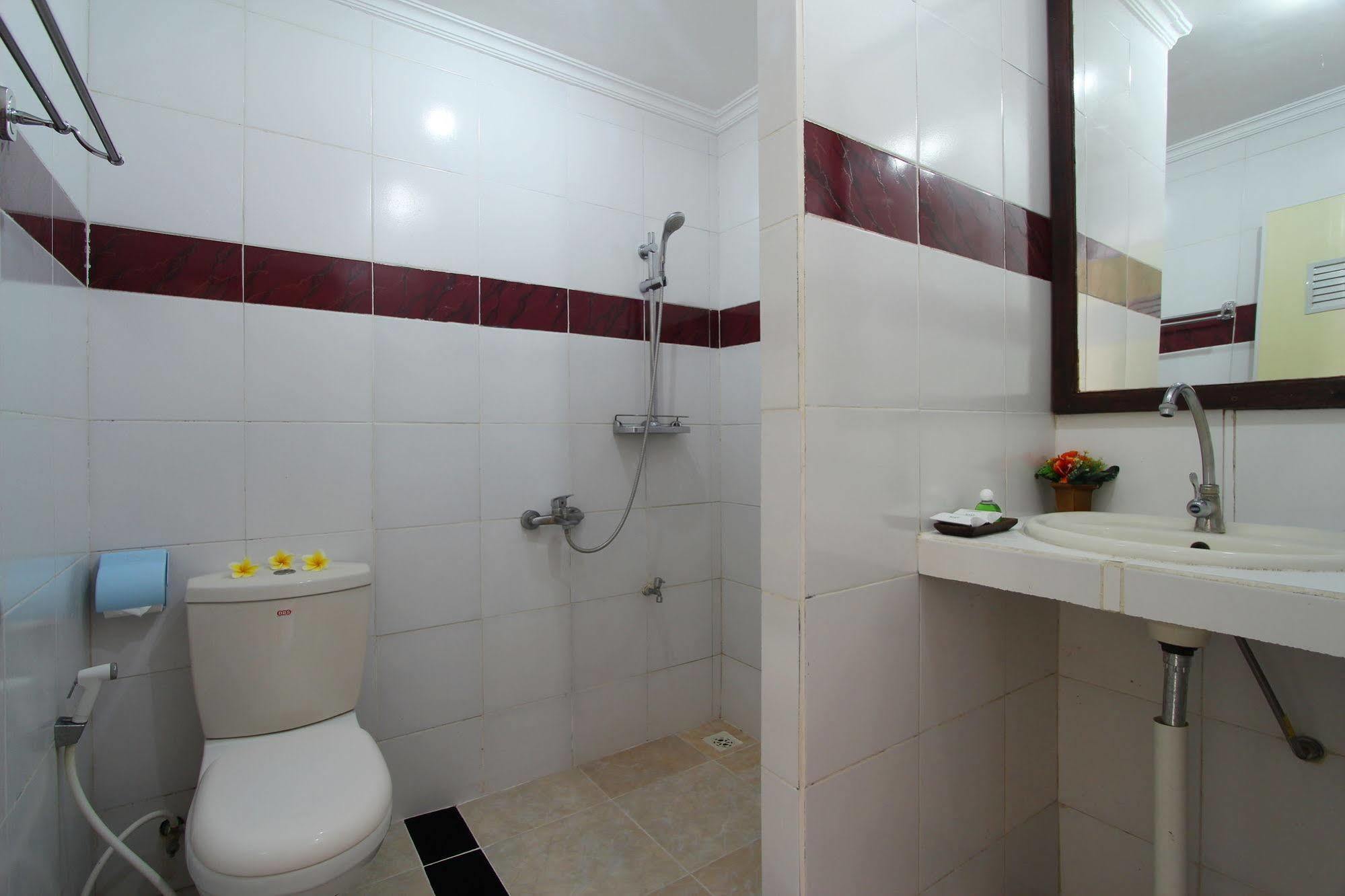 จิมบารัน เลสตารี โฮเต็ล แอนด์ เรสซิเดนซ์ Hotel จิมบาราน ภายนอก รูปภาพ