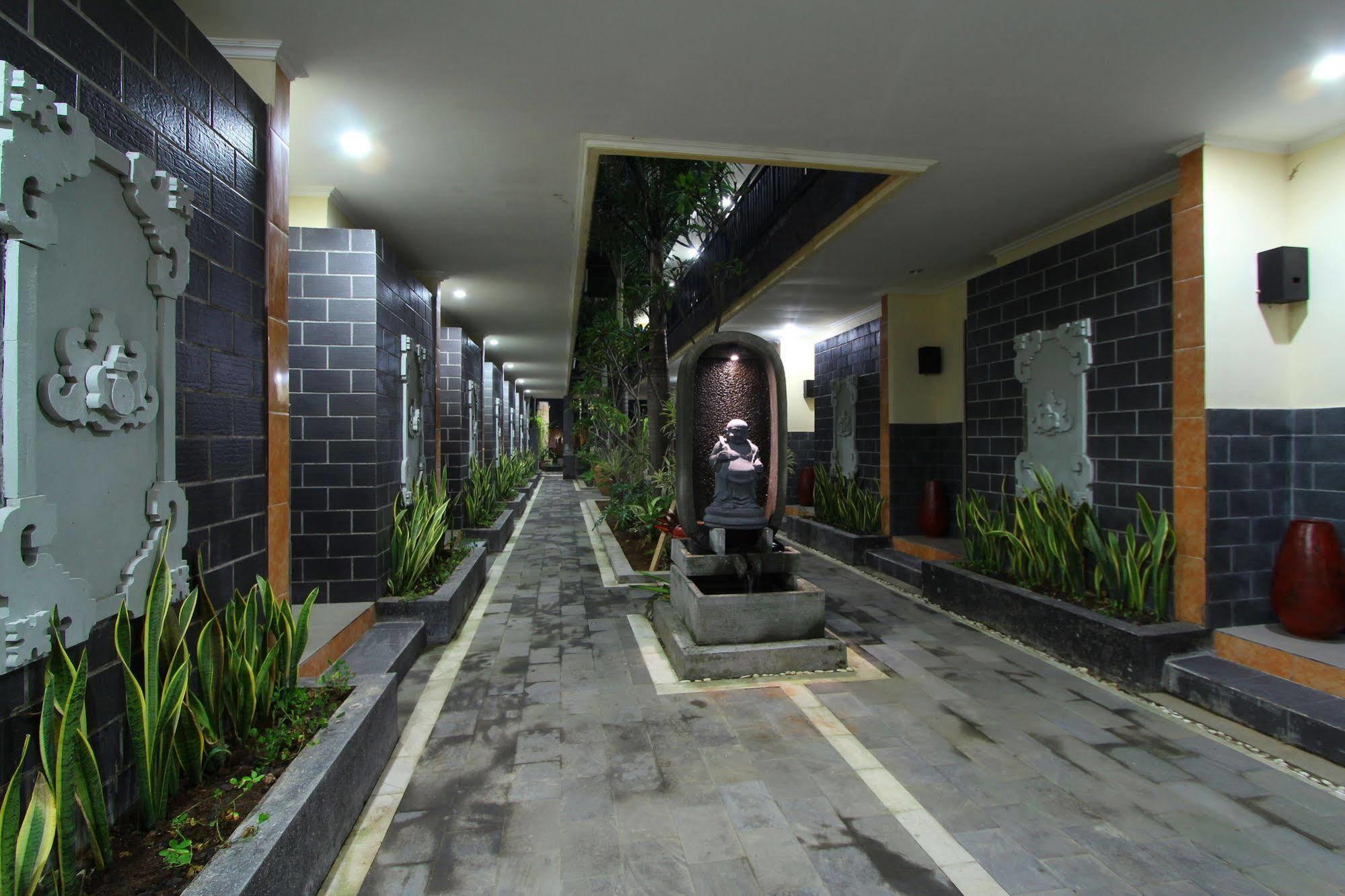 จิมบารัน เลสตารี โฮเต็ล แอนด์ เรสซิเดนซ์ Hotel จิมบาราน ภายนอก รูปภาพ