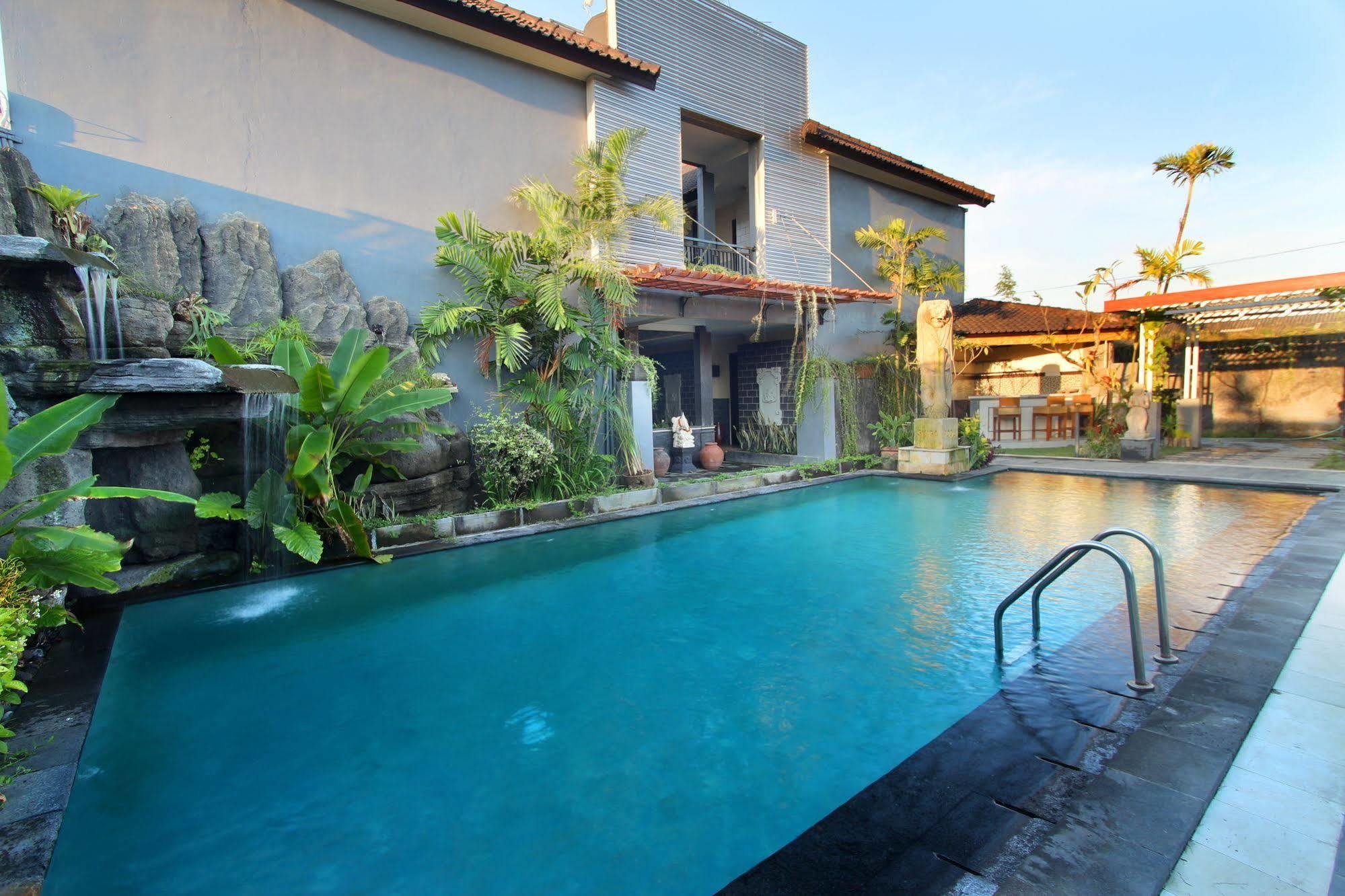 จิมบารัน เลสตารี โฮเต็ล แอนด์ เรสซิเดนซ์ Hotel จิมบาราน ภายนอก รูปภาพ