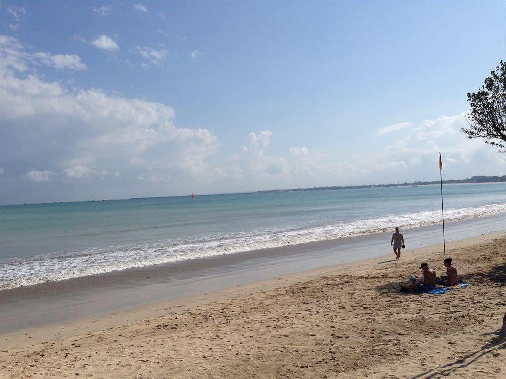 จิมบารัน เลสตารี โฮเต็ล แอนด์ เรสซิเดนซ์ Hotel จิมบาราน ภายนอก รูปภาพ