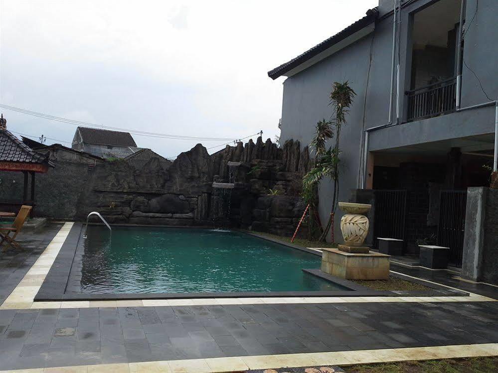 จิมบารัน เลสตารี โฮเต็ล แอนด์ เรสซิเดนซ์ Hotel จิมบาราน ภายนอก รูปภาพ